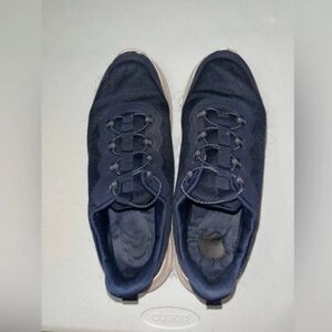 Men sports shoes